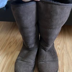 Women’s UGG tall brown size 9